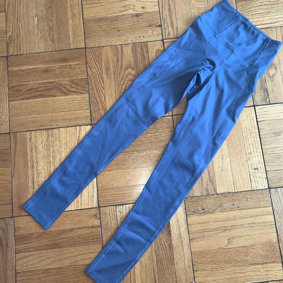 GIRLFRIEND COLLECTION GREY YOGA LEGGINGS - Picture 2 of 3